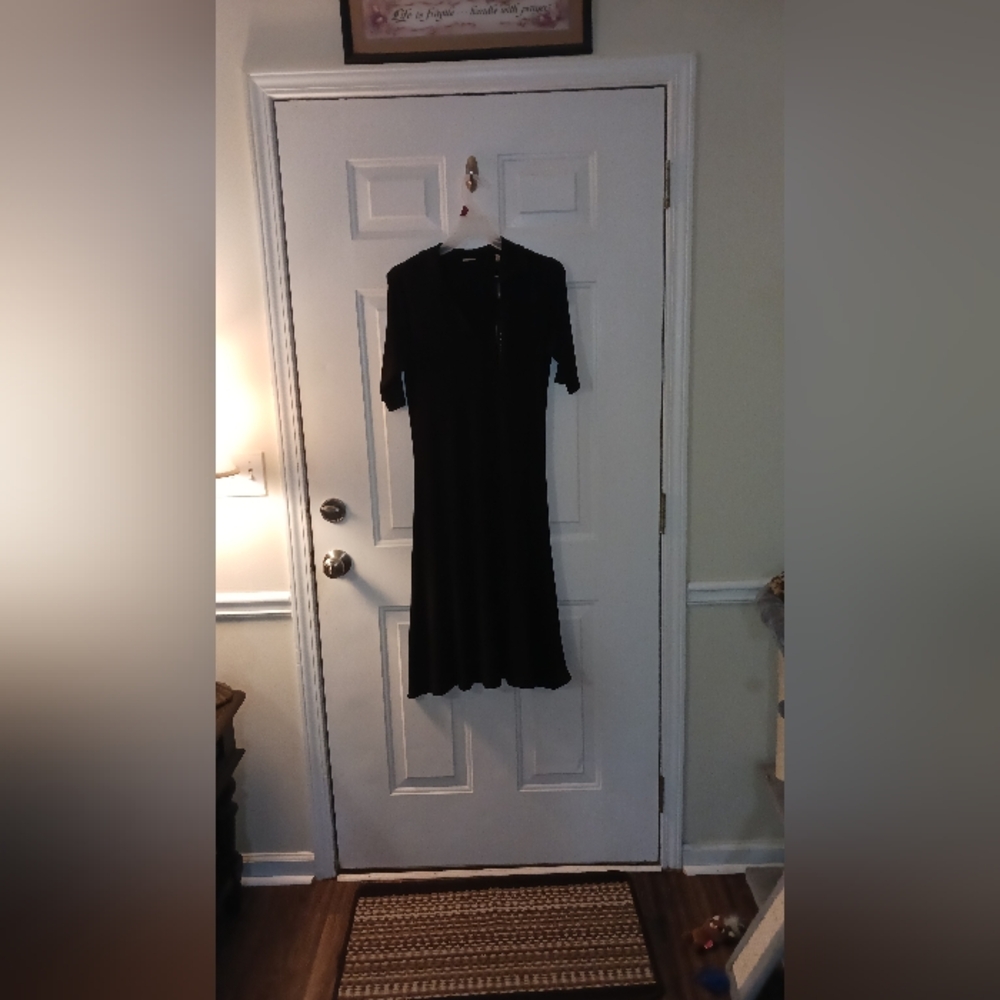 Elie Tahari NWT Women's NWT Black Elegant Black Midi Dress Size M